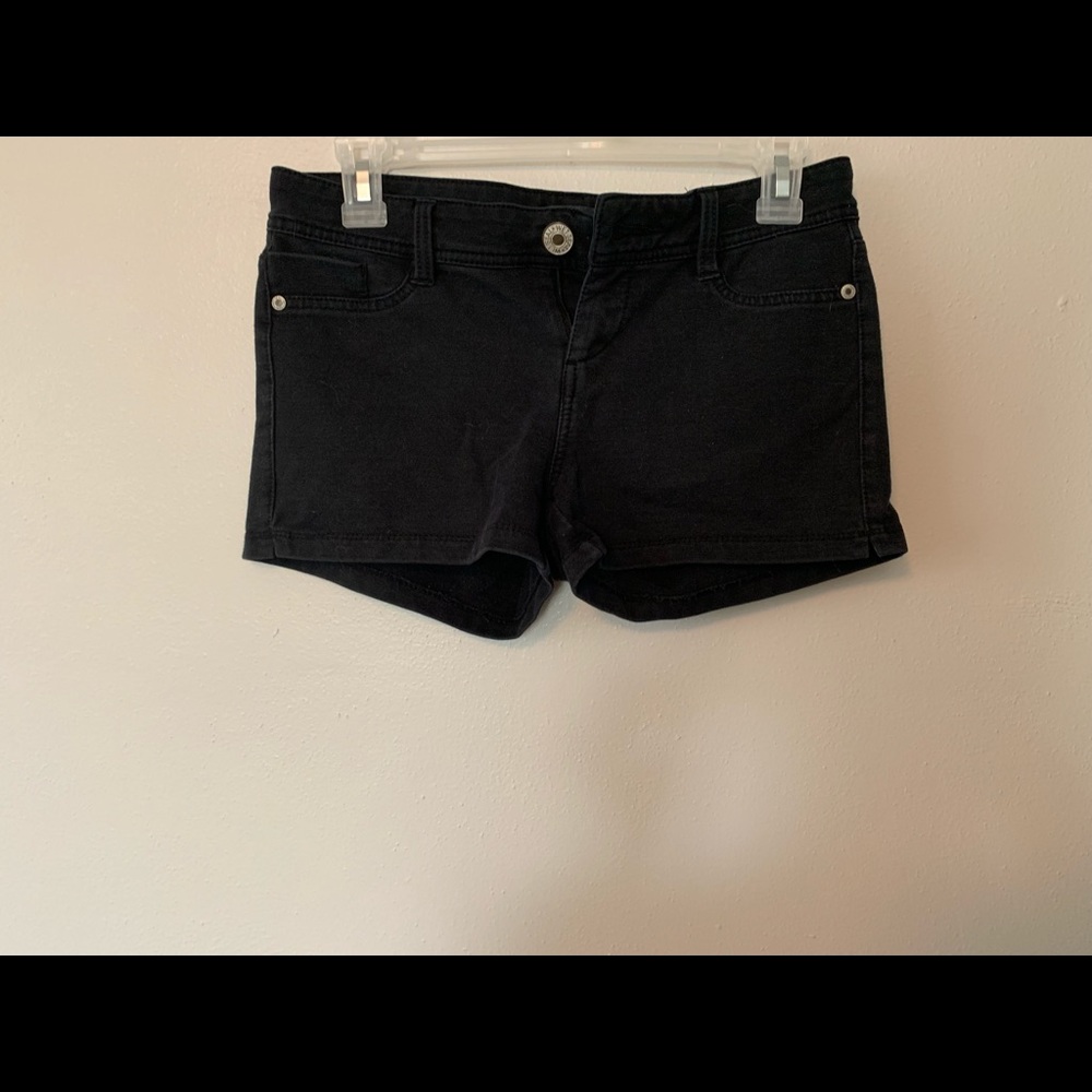 Black jegging shorts